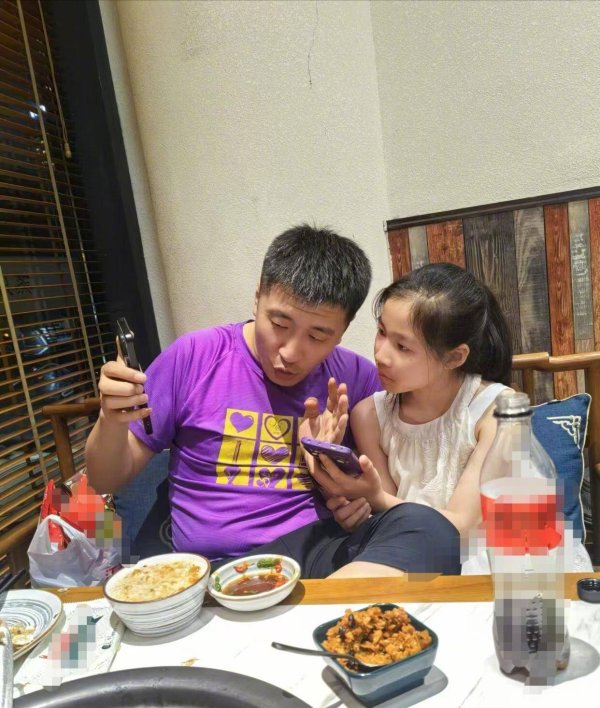 曝张雪峰已经二婚，11岁女儿继承遗产变复杂，处境令人心疼