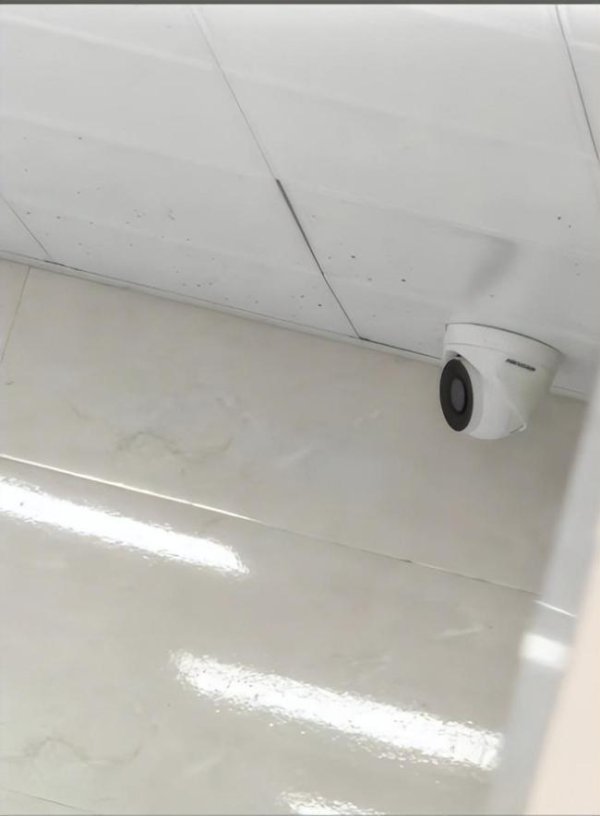 学校称男厕所安装摄像头是无奈之举 为防破坏与抽烟