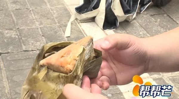女子投诉元祖粽子吃出虫子 母女遭遇食品安全噩梦