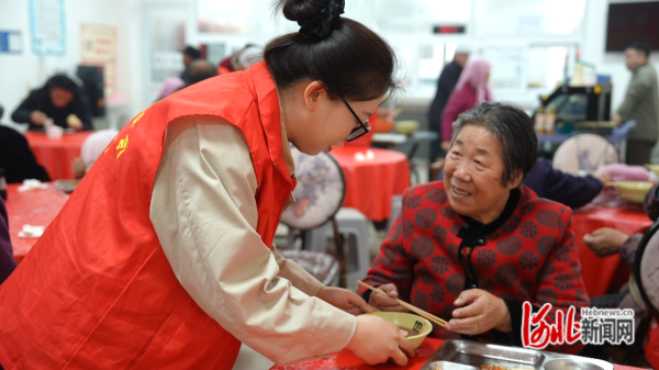 河北尚义：爱心食堂守护老人幸福“食”光