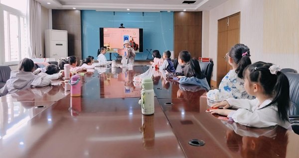 淞泽社区：和悦书香润万家，乐学共读启新篇