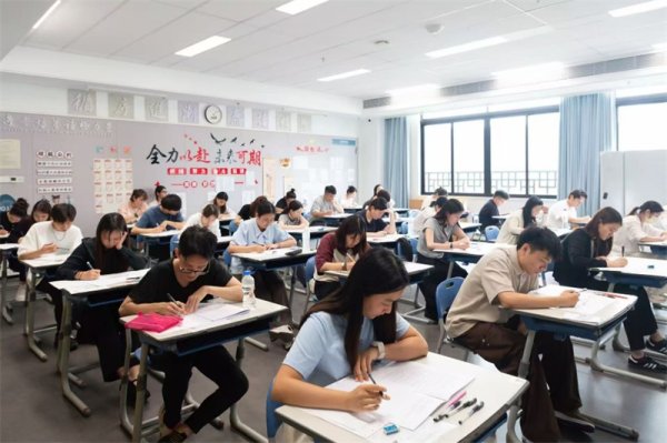 1300余名澳门青年参加横琴执委会员额制招聘笔试
