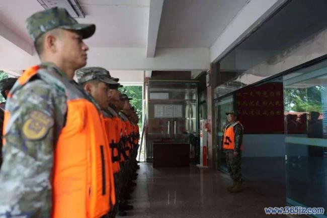 广东武警台风救援画面来了