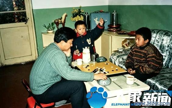 邓煜全家都是学霸 祖孙三代高学历